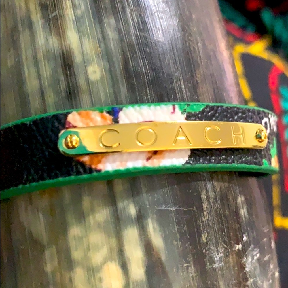 COACH LEATHER BUCKLE BRACELET
